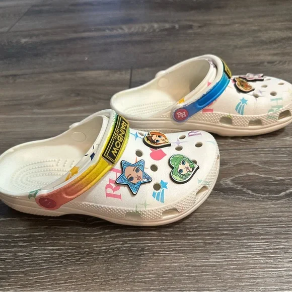 CROCS KIDS' CLASSIC RAINBOW HIGH CLOG Size J4 - Picture 5 of 9